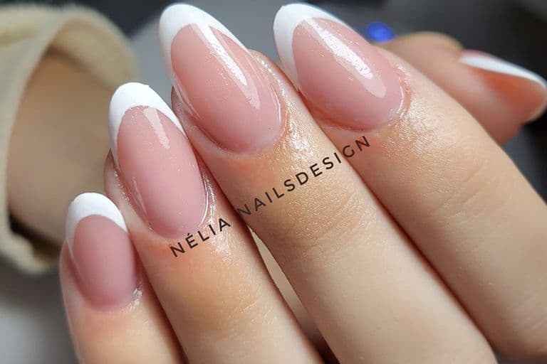 Pose d'ongles en gel à Saint Louis | Nelia Beauty