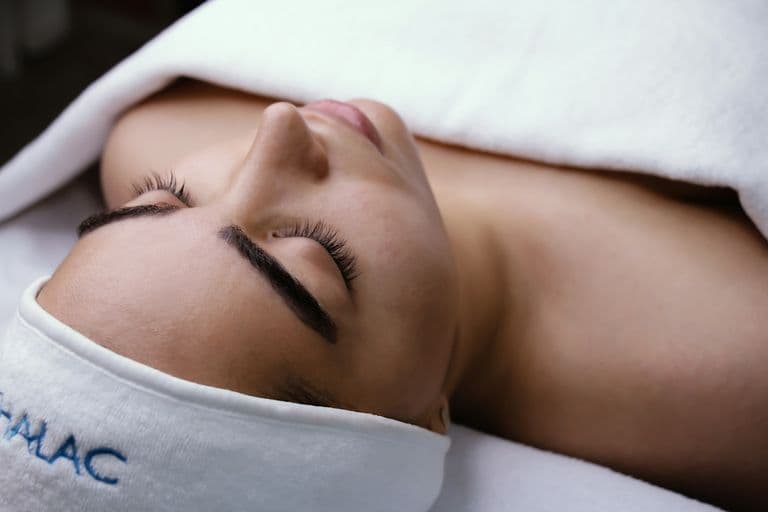Soins Visage Anti-Âge | Nelia Beauty