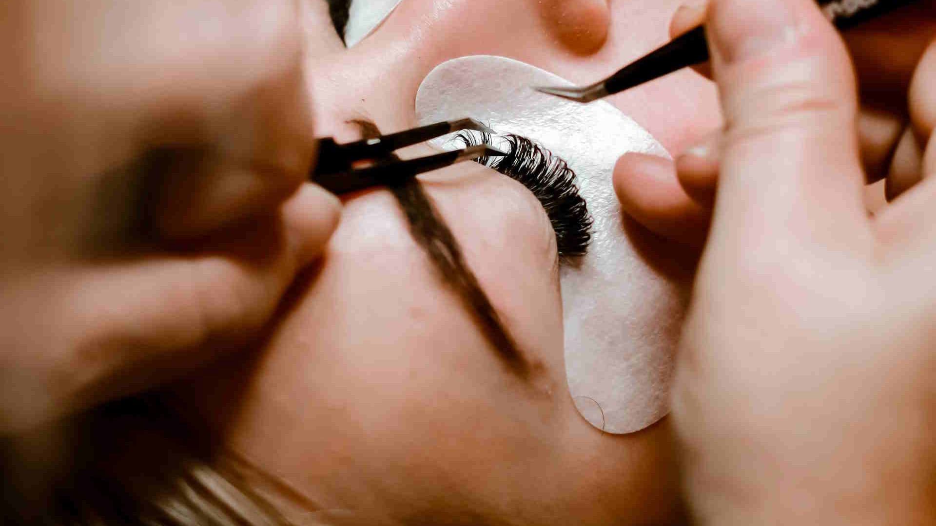 Extension de Cils à Cils Naturelle | Nelia Beauty