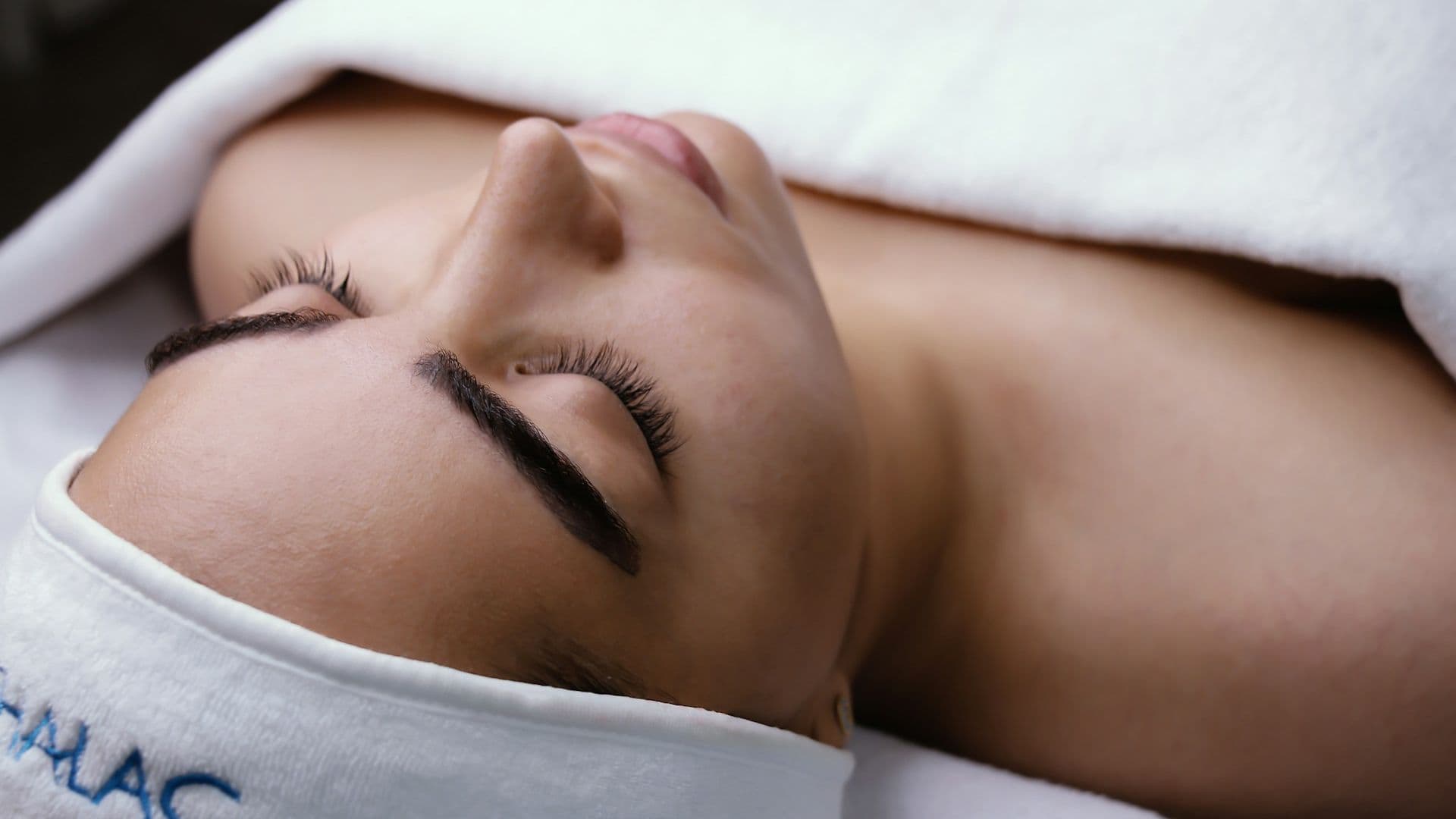 Soins Visage Anti-Âge | Nelia Beauty